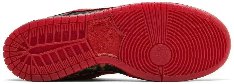 Nike SB Dunk Low The Wizard of Oz Poppy Field 3/5