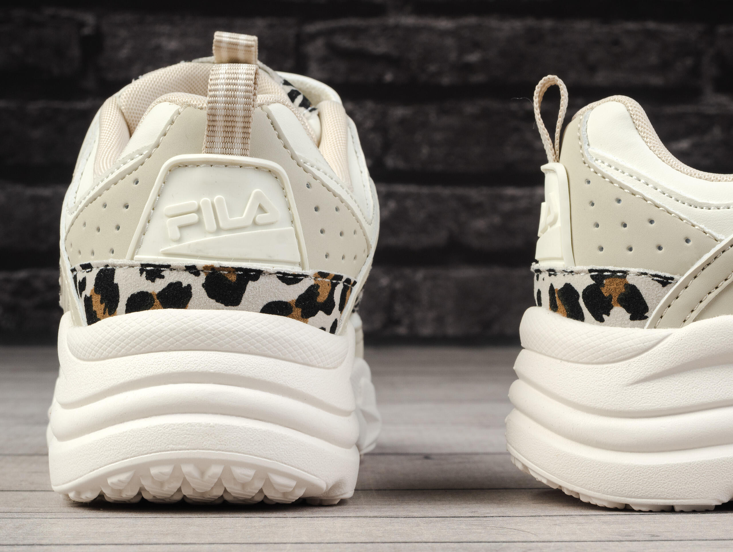 Buty dziecięce sportowe sneakersy na rzep Fila SKYE V KIDS 4/6