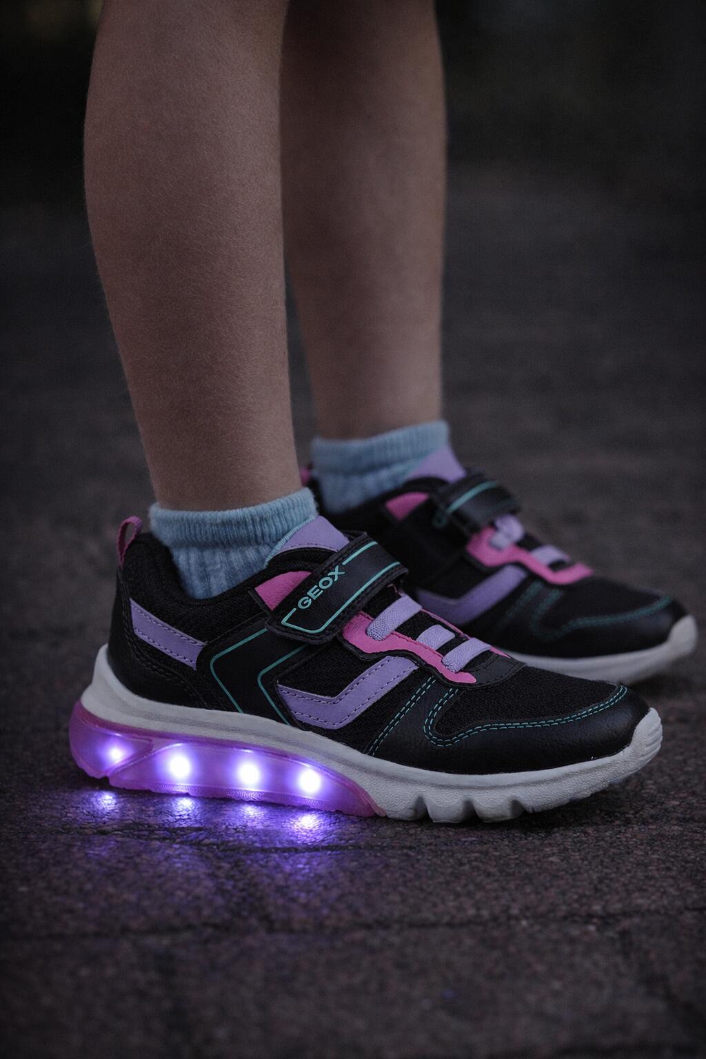 Buty dziecięce sportowe sneakersy na rzep ekoskóra świecące LED GEOX J CIBERDRON 3/7