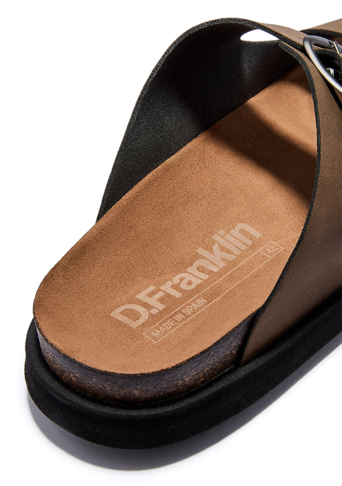 Sandalias de Hombre Cierre Hebilla Color Marrón Vibe Nobuck 3/4
