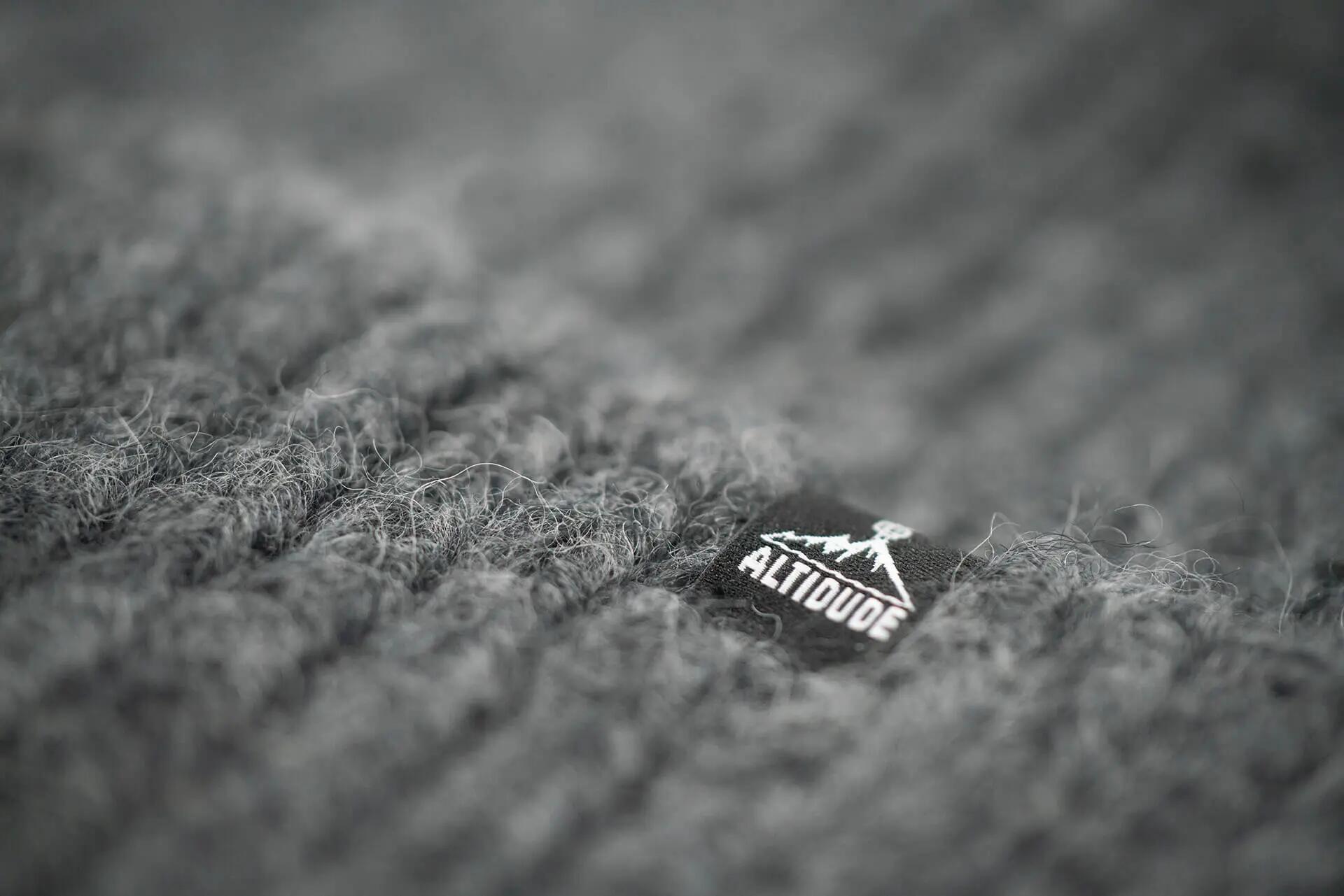 Feather – Dark  Grey 3/5