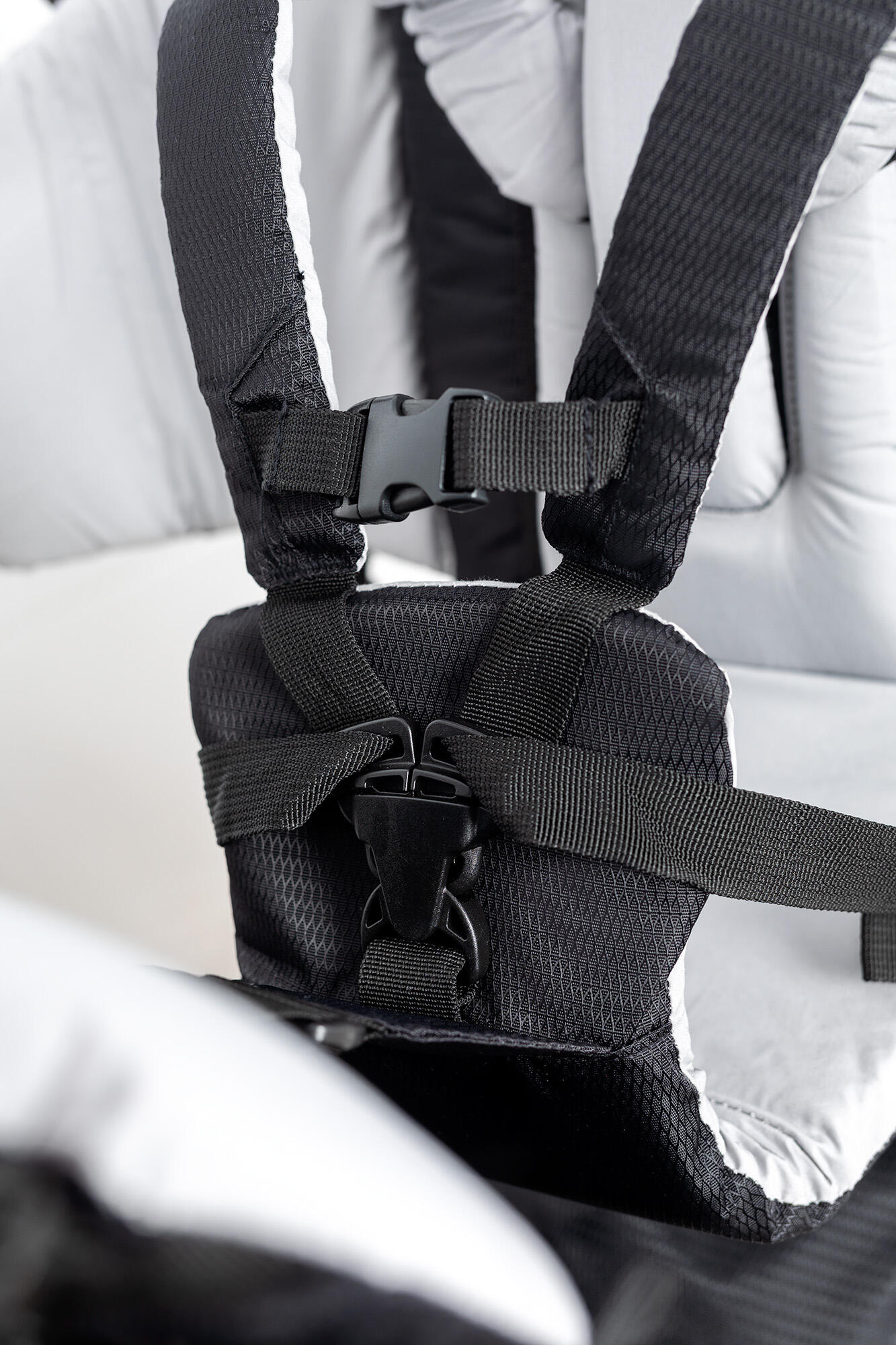 Dromader Black 2.0 Kraxe Kindertrage mit Sonnendach 5/7