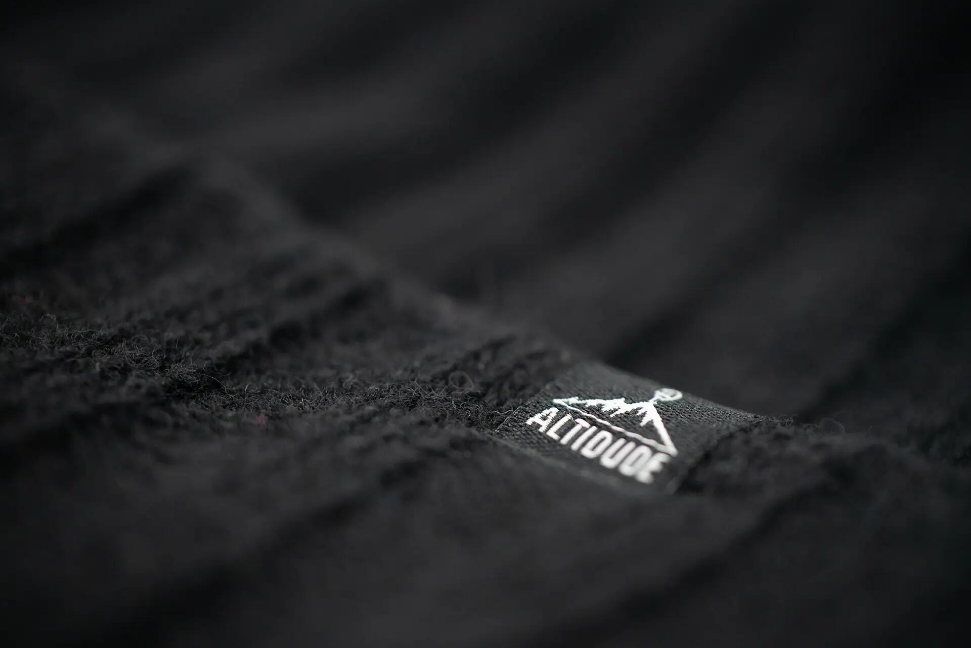 Crest – Black 3/5
