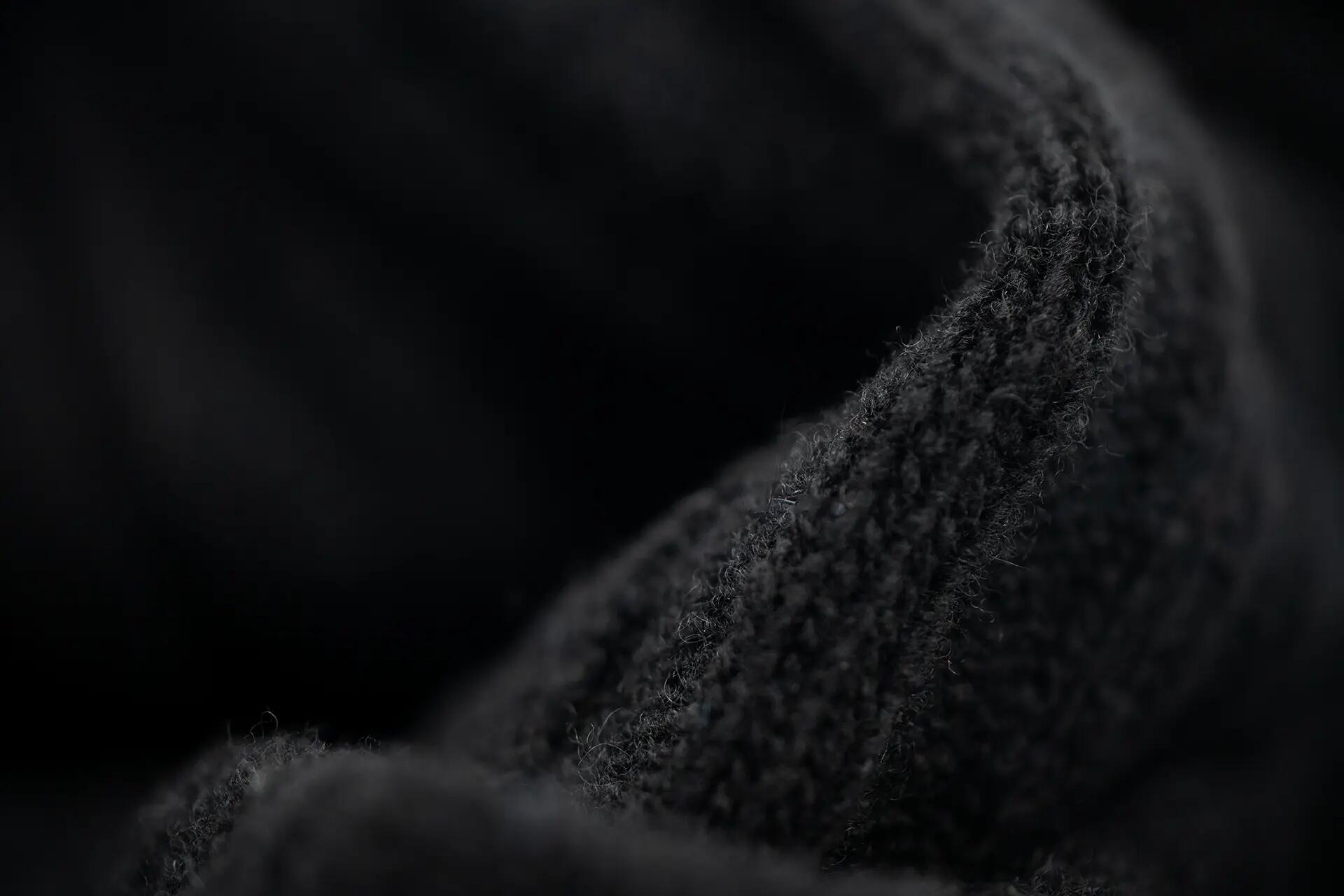 Crest – Black 4/5