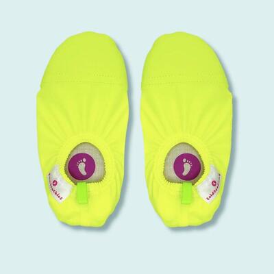 Kinder waterschoentjes, slippers, sloffen binnen buiten, valt klein uit
