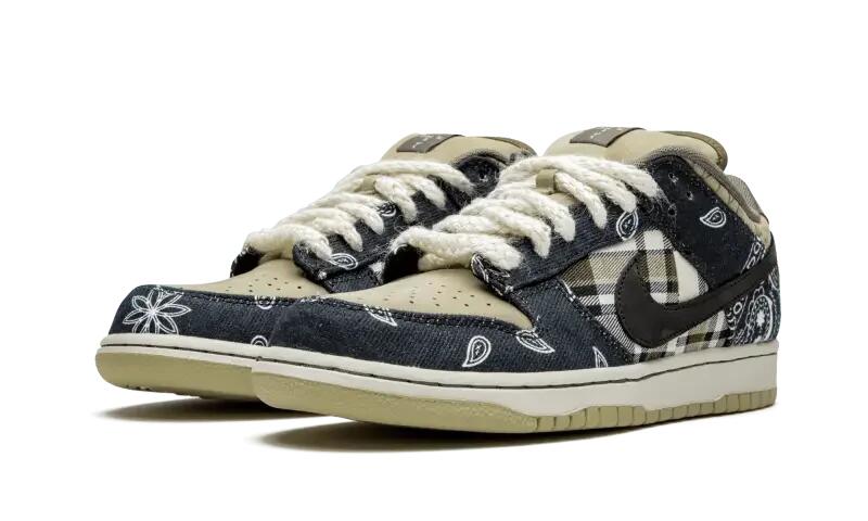 Nike SB Dunk Low Travis Scott 2/4
