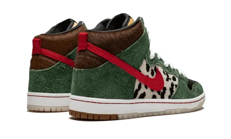 Nike SB Dunk High Dog Walker 3/4