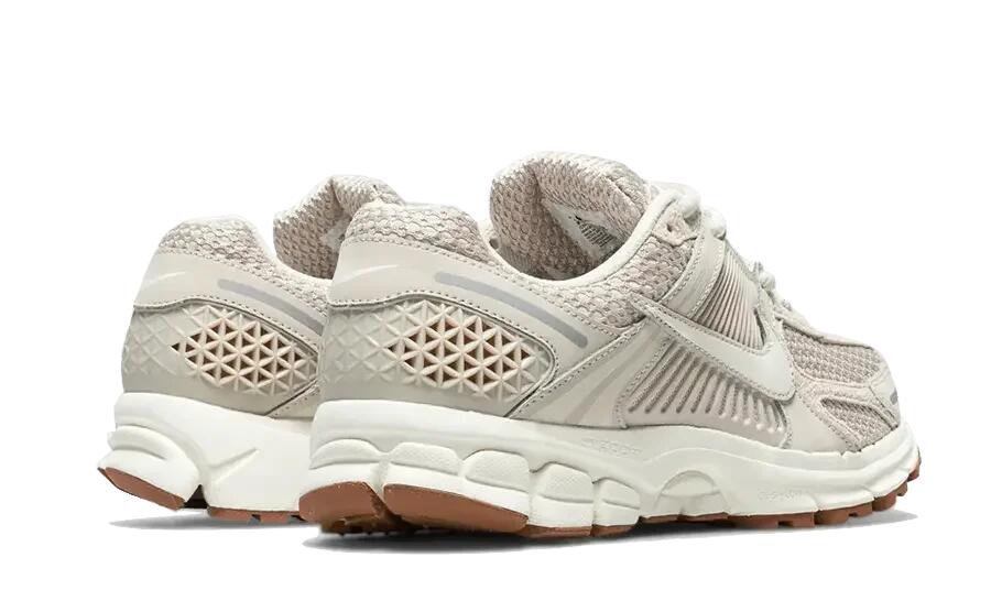 Nike Zoom Vomero 5 Light Orewood Brown (W) 3/4