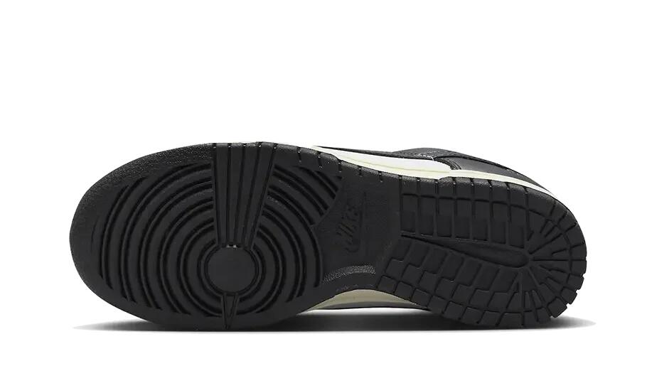 Nike Dunk Low Vintage Panda (W) 3/3