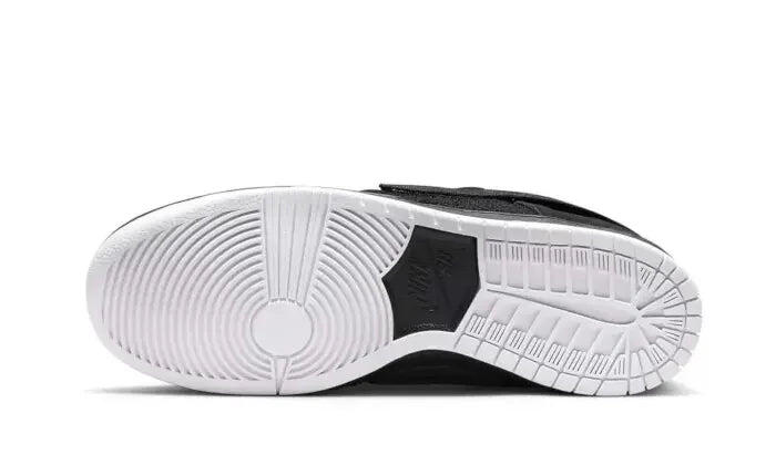 Nike SB Dunk Low Gnarhunters 3/3