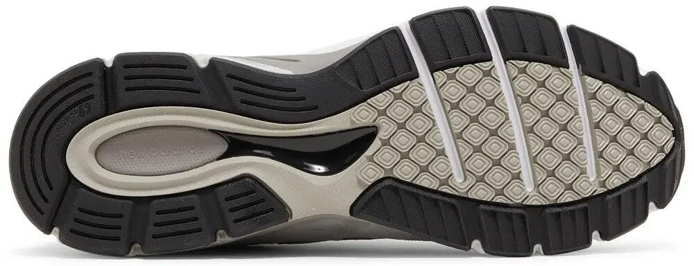 New Balance 990v4 MiUSA Grey Silver 3/5