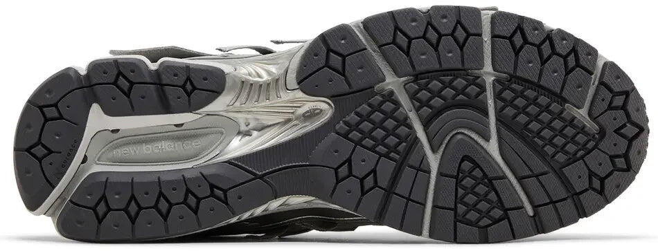 New Balance 1906A Concrete Silver Metallic 3/5