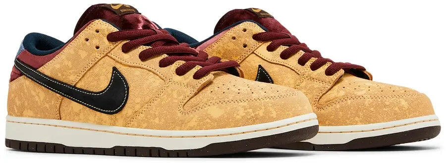 Nike SB Dunk Low City of Cinema 5/5