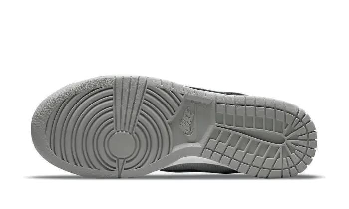 Dunk Low Golden Gals Metallic Silver 3/3