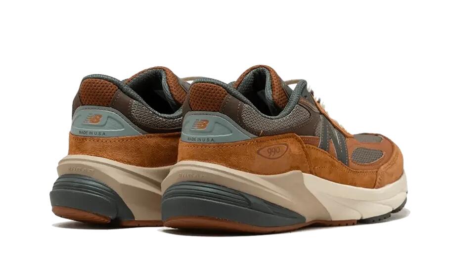 New Balance 990 V6 Carhartt WIP Sculpture Center 3/4