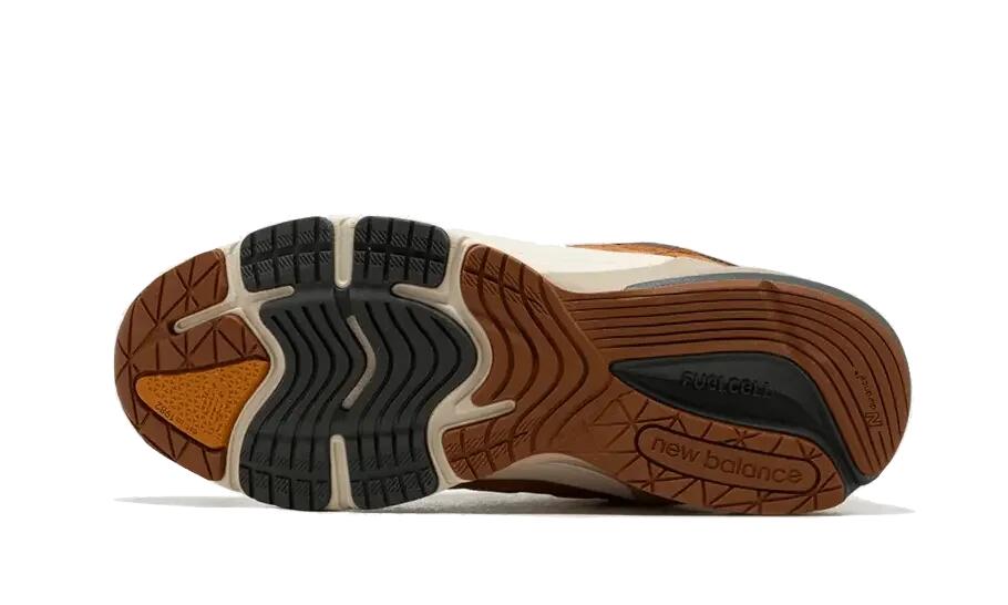 New Balance 990 V6 Carhartt WIP Sculpture Center 4/4