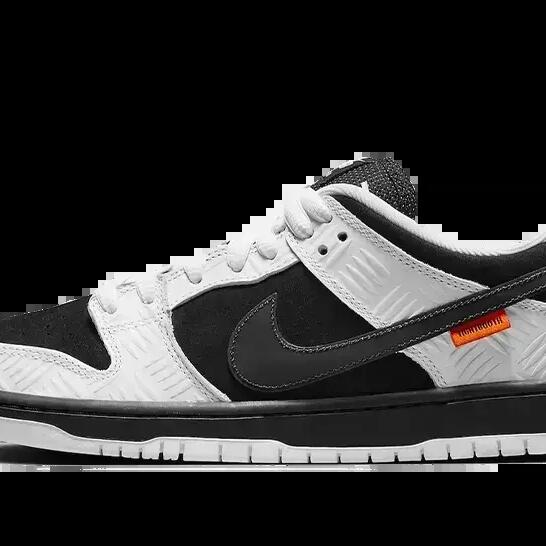 Nike SB Dunk Low TIGHTBOOTH