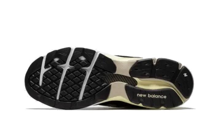 New Balance 990 V3 Black Green Yellow 4/4
