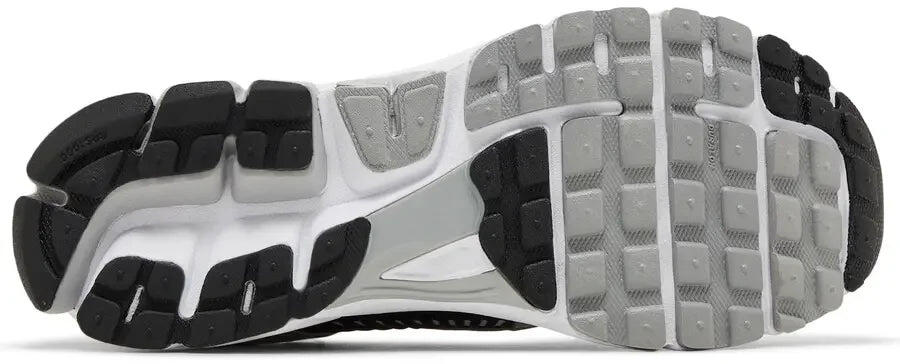 Nike Zoom Vomero 5 Metallic Silver Black 3/5
