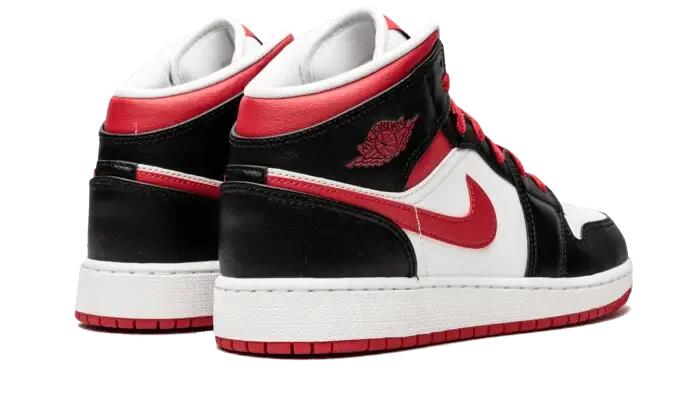 Jordan 1 Mid Very Berry (GS) 3/4