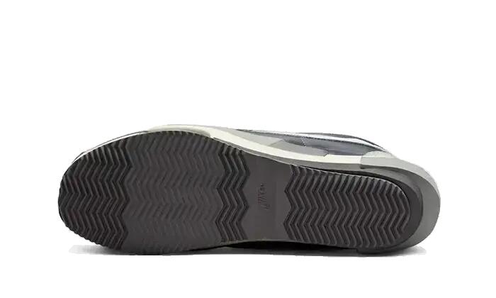 Nike Zoom Cortez SP sacai Iron Grey 3/3