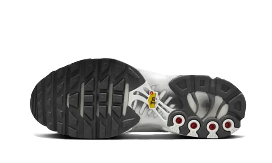 Nike Air Max Plus Reflective Platinum (W) 3/4