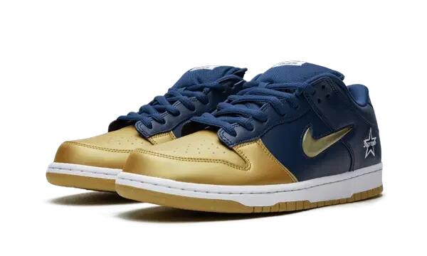 SB Dunk Low Supreme Jewel Swoosh Gold 2/4