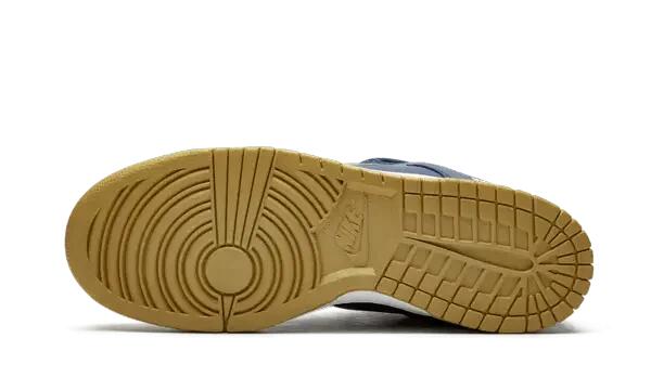 SB Dunk Low Supreme Jewel Swoosh Gold 4/4