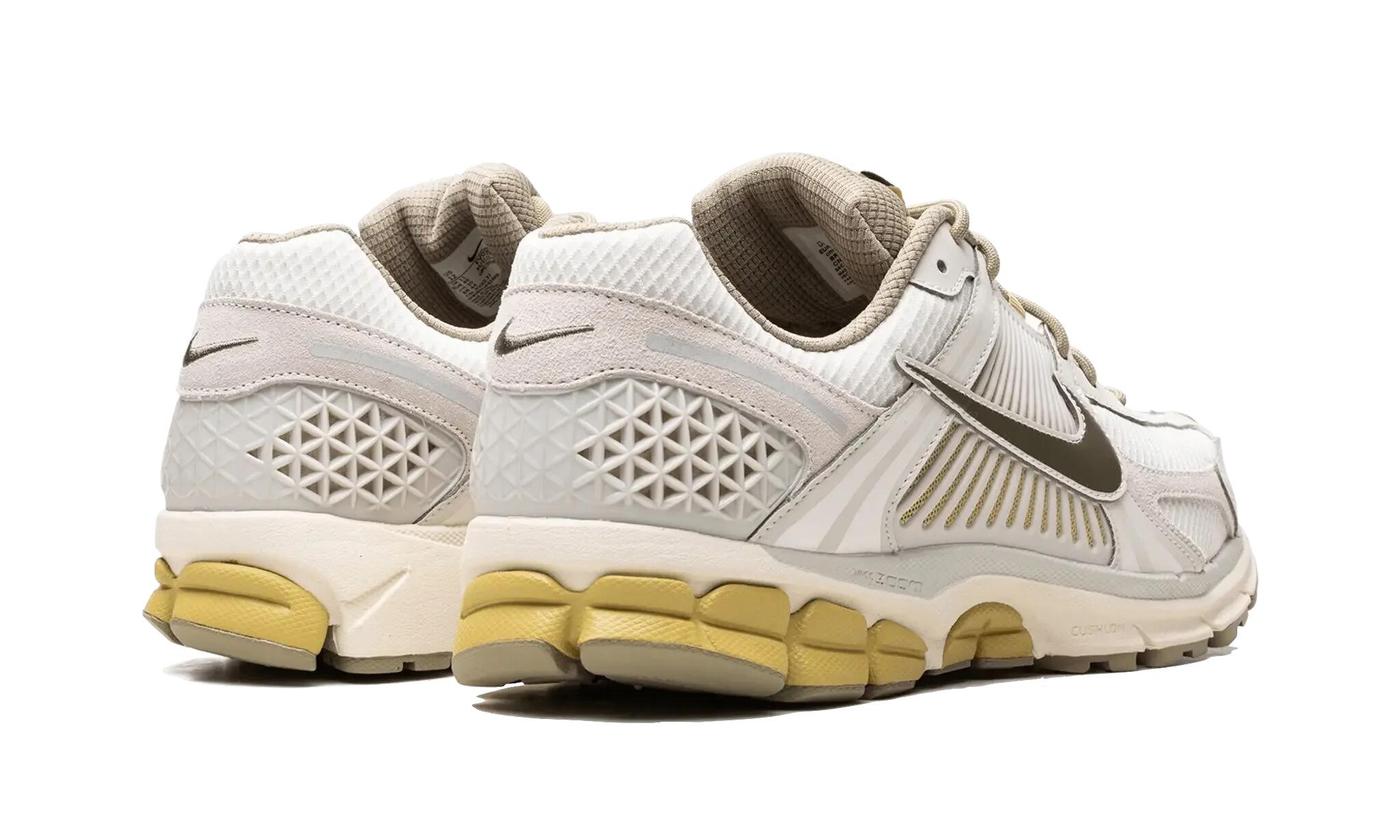 Nike Zoom Vomero 5 SP Light Bone Neutral Olive 3/4
