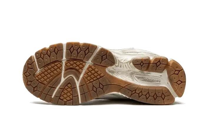 New Balance 2002R Protection Pack Distressed 4/4