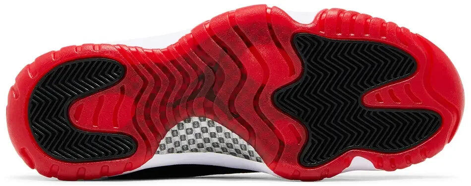 Jordan 11 Retro Bred Velvet Damen 3/5