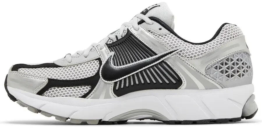 Nike Zoom Vomero 5 Metallic Silver Black 2/5