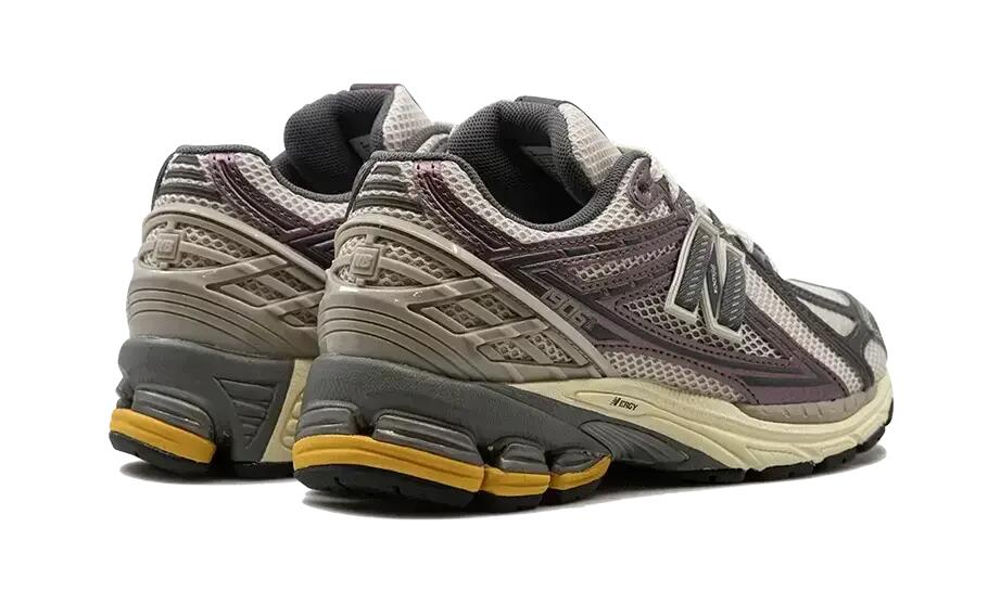 New Balance 1906R Licorice 3/4