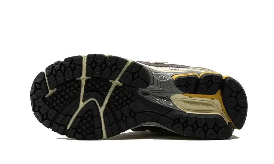 New Balance 1906R Licorice 4/4