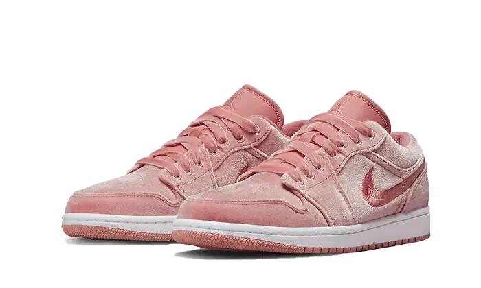 Air Jordan 1 Low SE Pink Velvet (W) 3/4