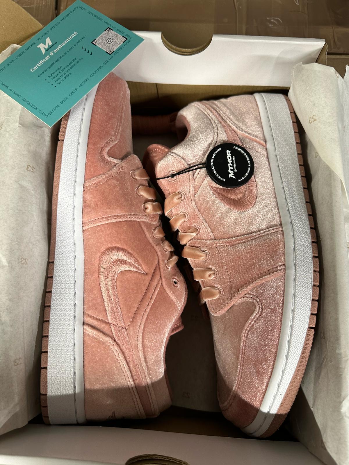 Air Jordan 1 Low SE Pink Velvet (W) 2/4