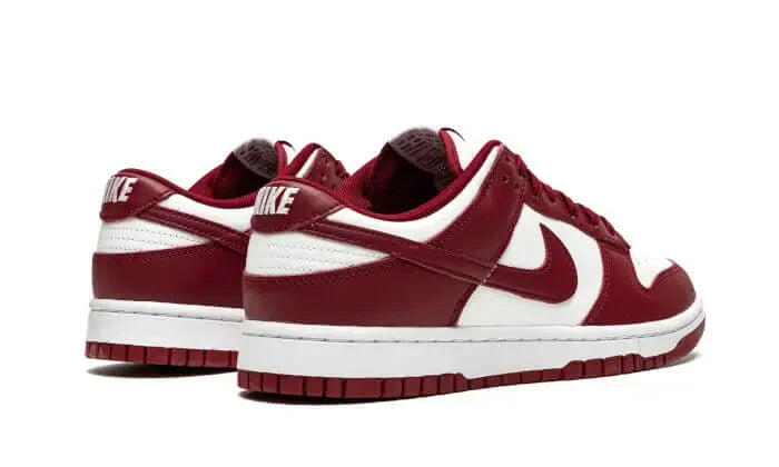 Unisex - Lifestyle - Schuhe - Dunk Low - team red/white 3/4