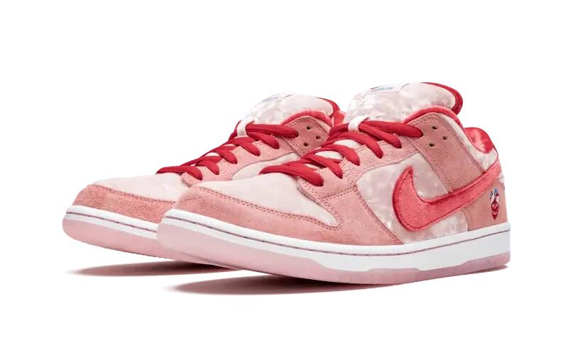Nike SB Dunk Low StrangeLove Skateboards 2/4