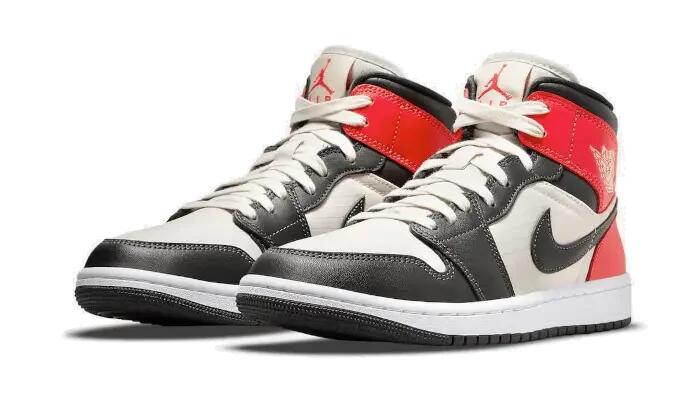 Jordan 1 Mid Newsprint Light Orewood Brown (Damen) 2/4