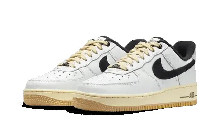 Damskie buty sportowe NIKE AIR FORCE 1 '07 2/3