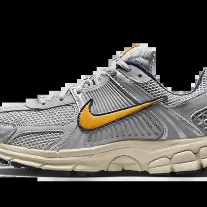 Unisex - Running - Zoom Vomero 5 - Pure Platinum/Laser Orange