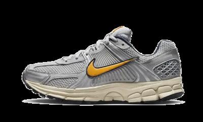 Schoenen - hardlopen - zoom vomero 5 - pure platinum/laser orange