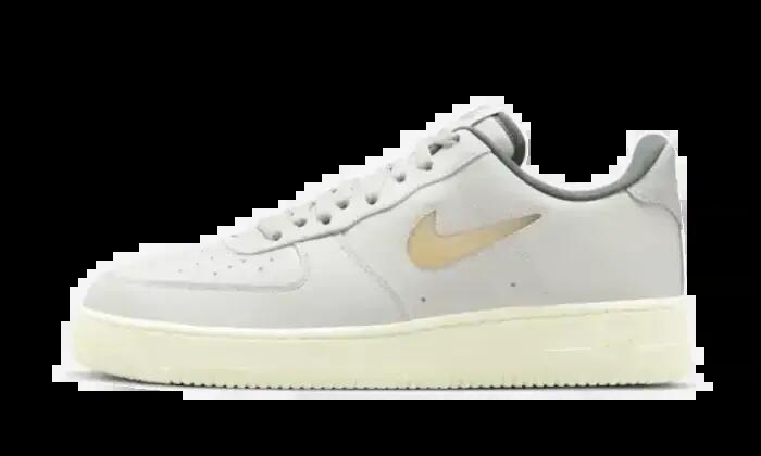 NIKE picture