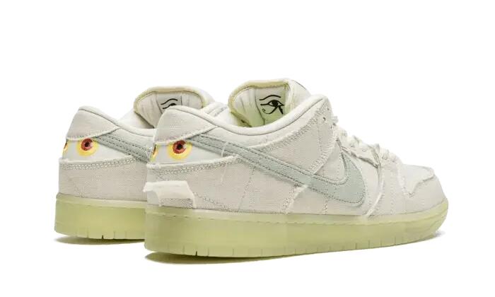 Nike SB Dunk Low Mummy 3/4