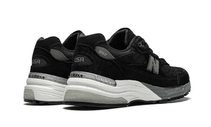 New Balance 992 Black Grey 3/4
