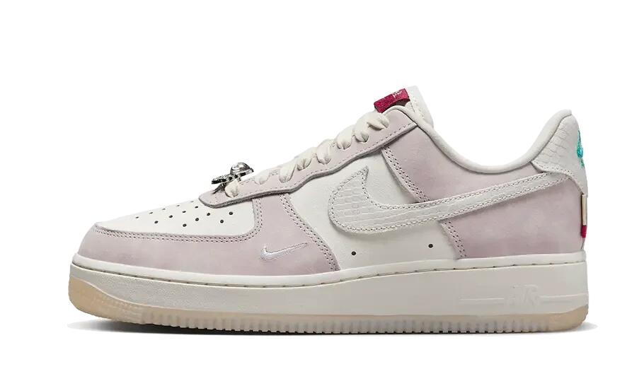 NIKE picture