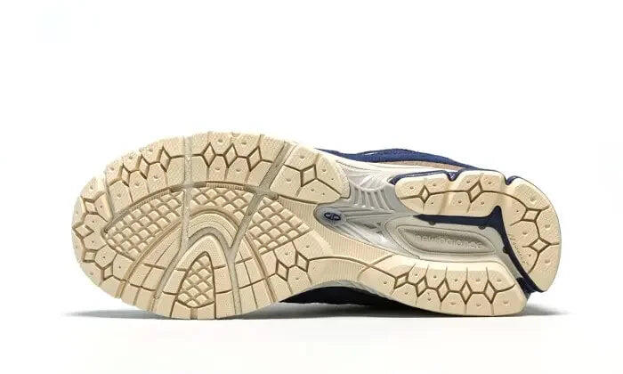 New Balance 2002R Navy Cream 4/4