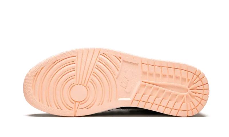 Jordan 1 Retro High Black Crimson Tint (GS) 4/4