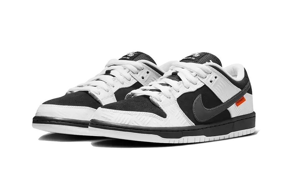 Nike SB Dunk Low TIGHTBOOTH 2/4