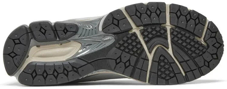 New Balance 2002R Pocket Grey 3/5